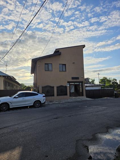 Spațiu comercial, de 300 mp, în Boldești