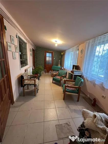 Casă cu 7 camere cu Teren 900 Mp în Central