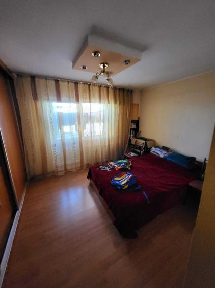 Apartament cu 3 camere decomandat în Sud