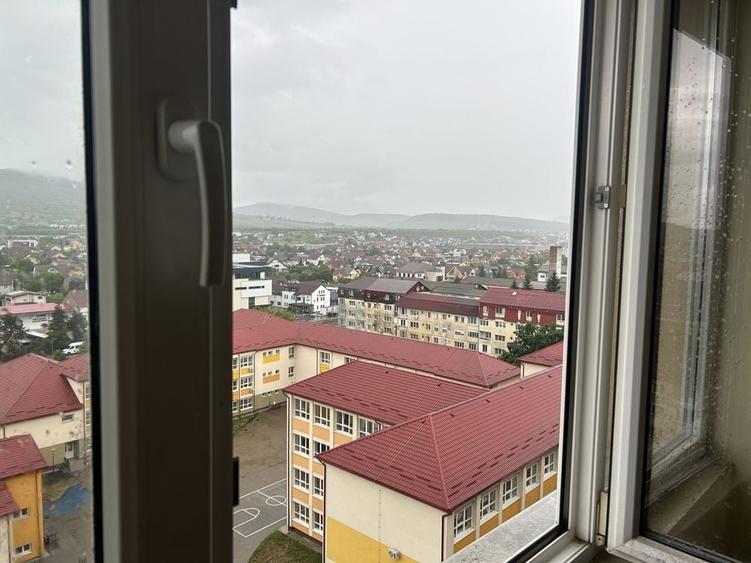 Apartament cu 4 camere semidecomandat în Exterior Vest
