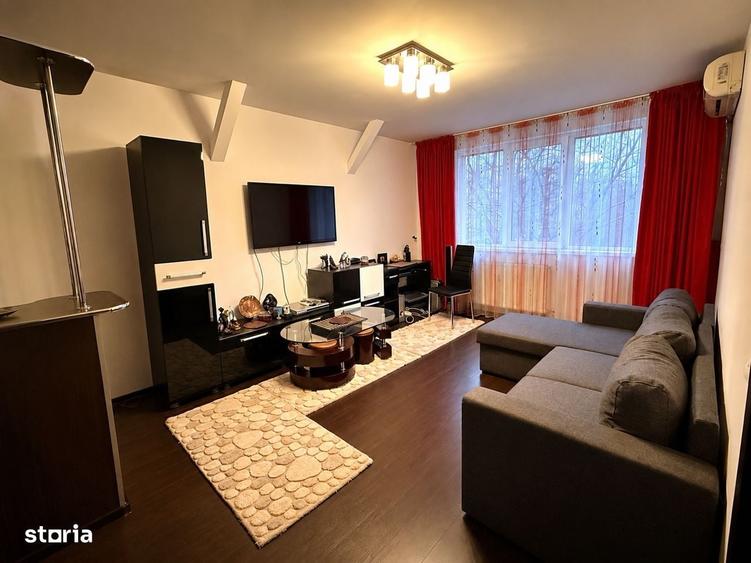 Apartament cu 3 camere decomandat în Titan