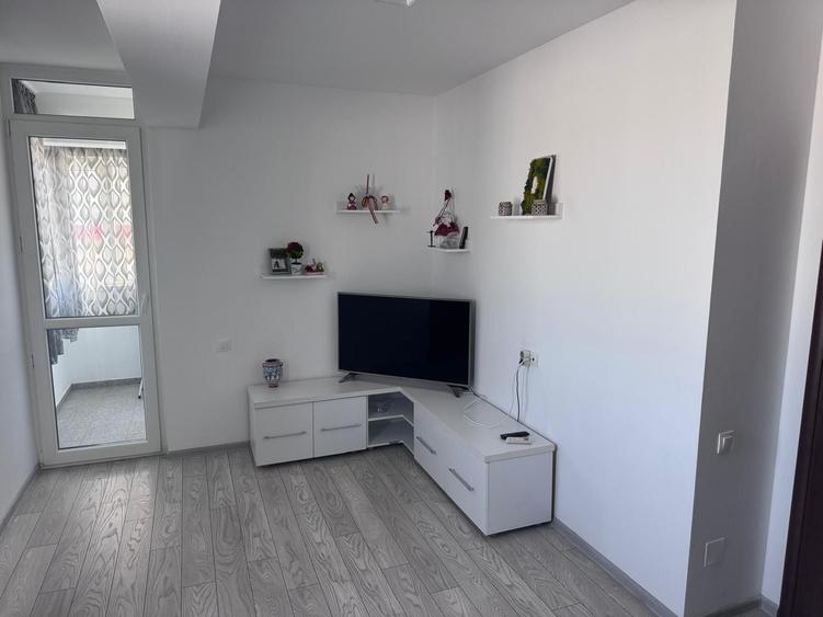 Apartament cu 3 camere decomandat în Militari