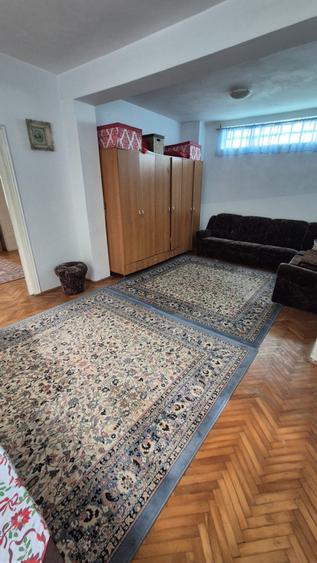 Casă individuală cu 5 camere cu Canalizare în Partoș