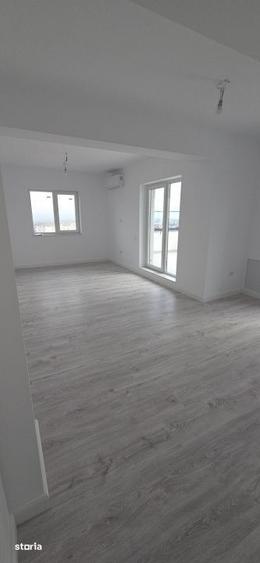 Apartament cu 3 camere decomandat în Calea București