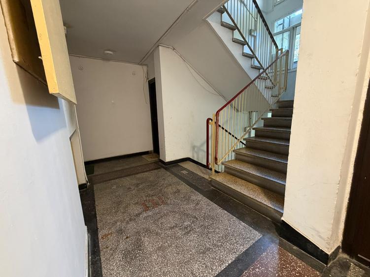Apartament cu 3 camere semidecomandat în Titan