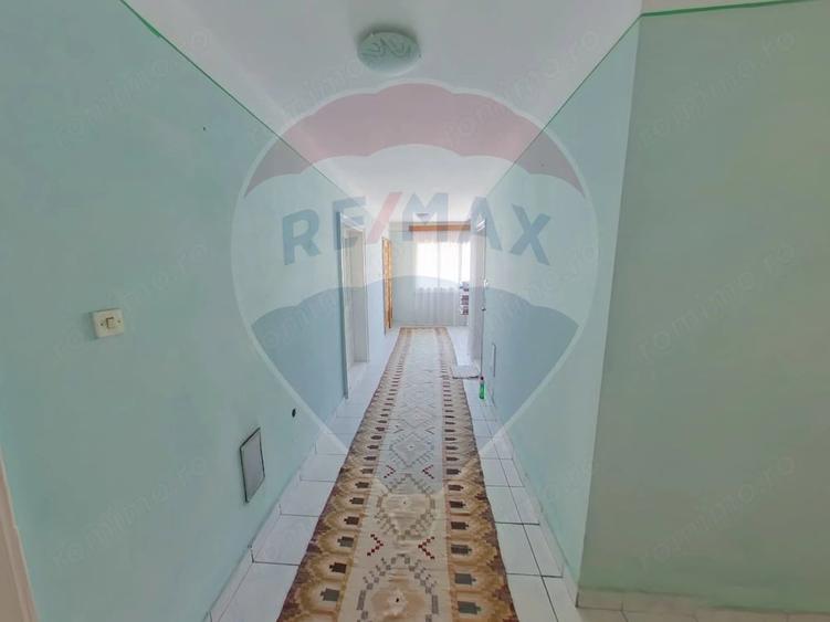 Casă cu 8 camere cu Teren 2694 Mp în Rona de Sus