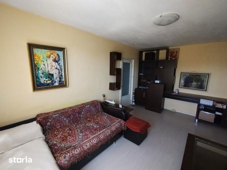 Apartament cu 3 camere semidecomandat în Titan
