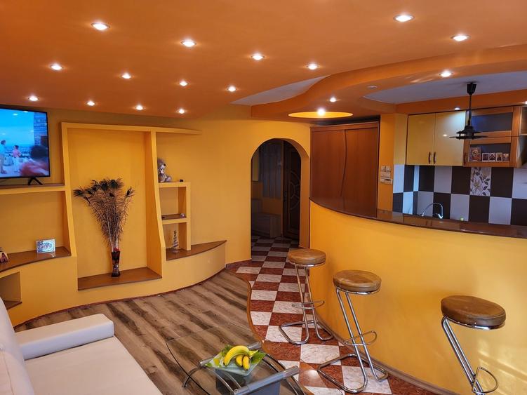 Apartament cu 3 camere decomandat în Central