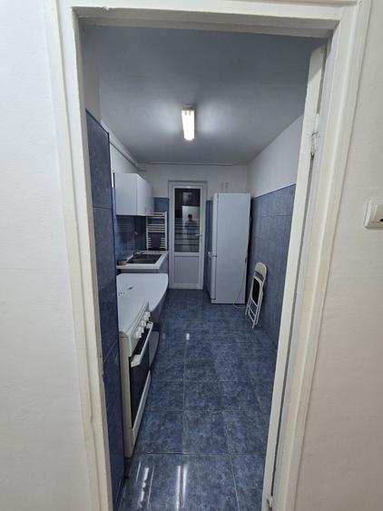 Apartament cu 2 camere decomandat în Tractorul