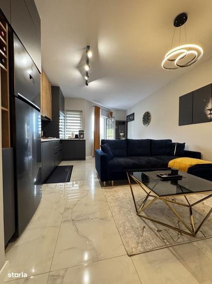 Apartament cu 3 camere semidecomandat în Florești
