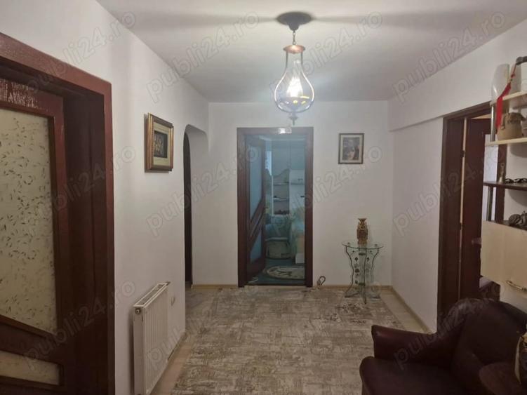 Apartament cu 3 camere decomandat în Calea Romanului