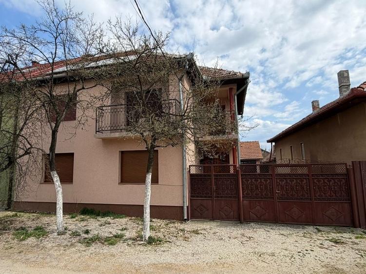 Casă cu 4 camere în Central