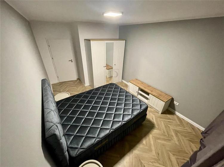 Apartament cu 2 camere semidecomandat, mobilat în Central