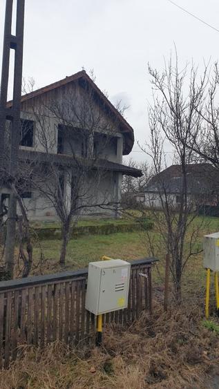Casă cu 4 camere în Fărcașa