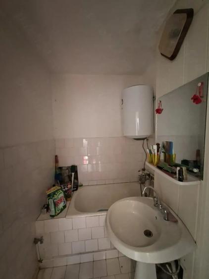 Apartament cu 2 camere semidecomandat în Moldova Nouă