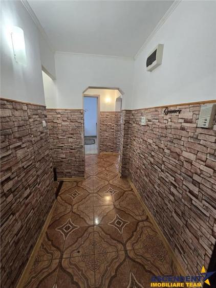 Apartament cu 3 camere decomandat în Noua