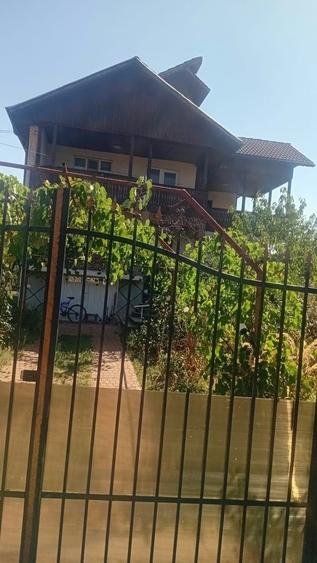 Casă cu 4 camere în Primăverii