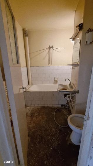 Apartament cu 3 camere decomandat în Petros