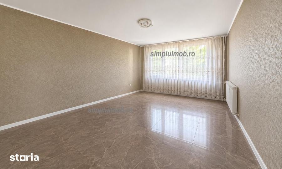 Apartament cu 3 camere decomandat în Ozana