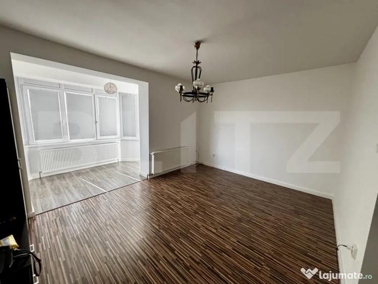 Apartament cu 4 camere decomandat în Central