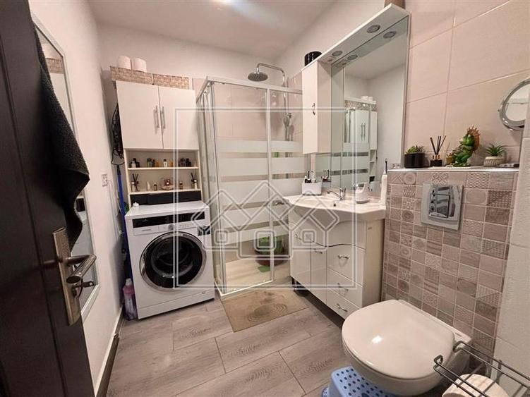 Apartament cu 2 camere decomandat, mobilat în Vasile Aaron