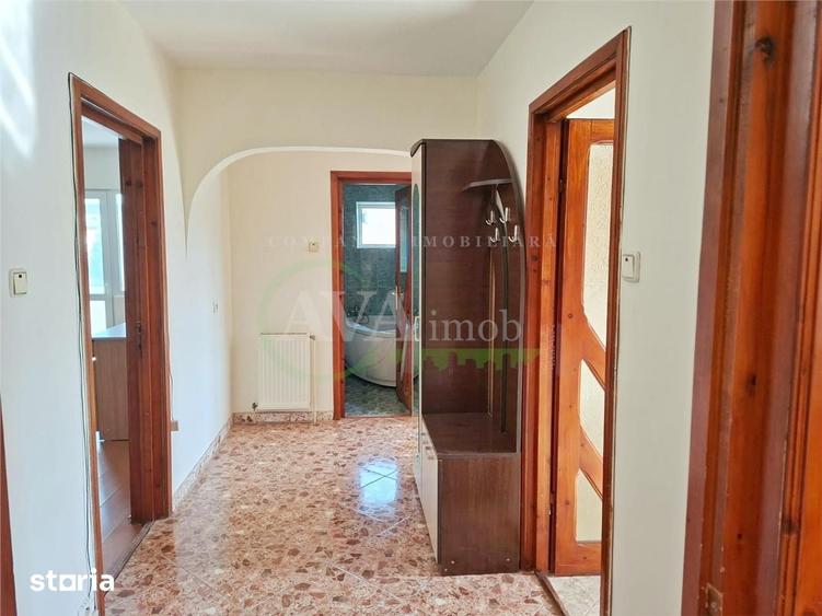 Apartament cu 3 camere decomandat în Republicii