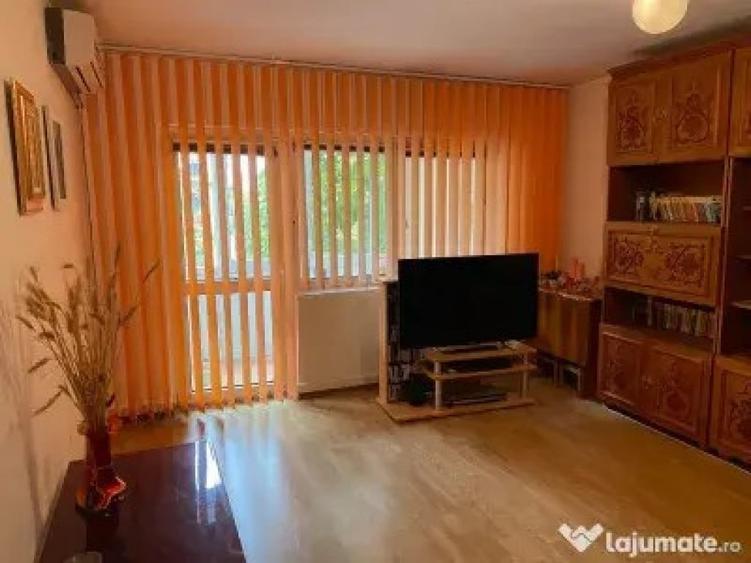 Apartament cu 4 camere decomandat în Central