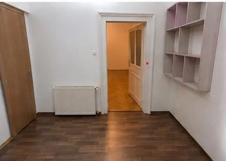 Apartament cu 4 camere semidecomandat în Central