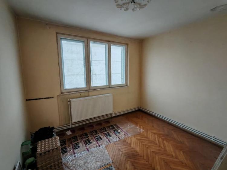 Apartament cu 3 camere decomandat în Țiglina 1