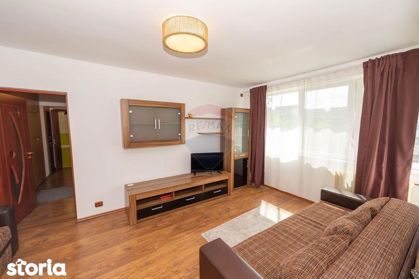 Apartament cu 3 camere semidecomandat, mobilat în Titan