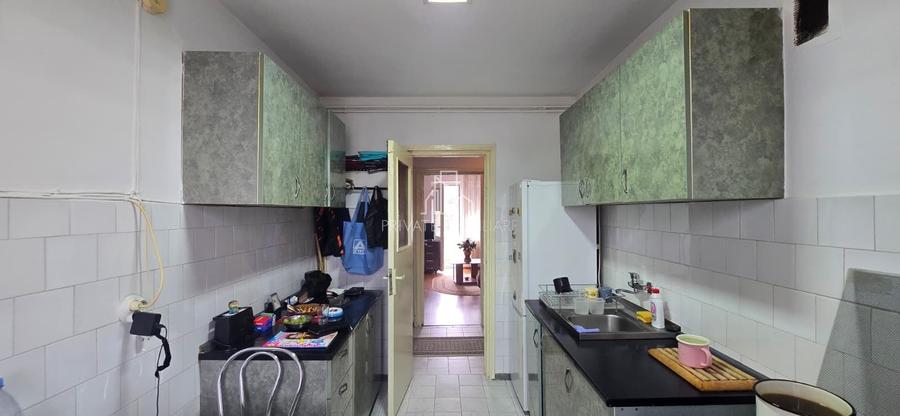 Apartament cu 4 camere decomandat în Est