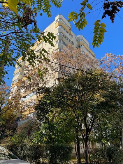 Apartament cu 4 camere decomandat în Iancului