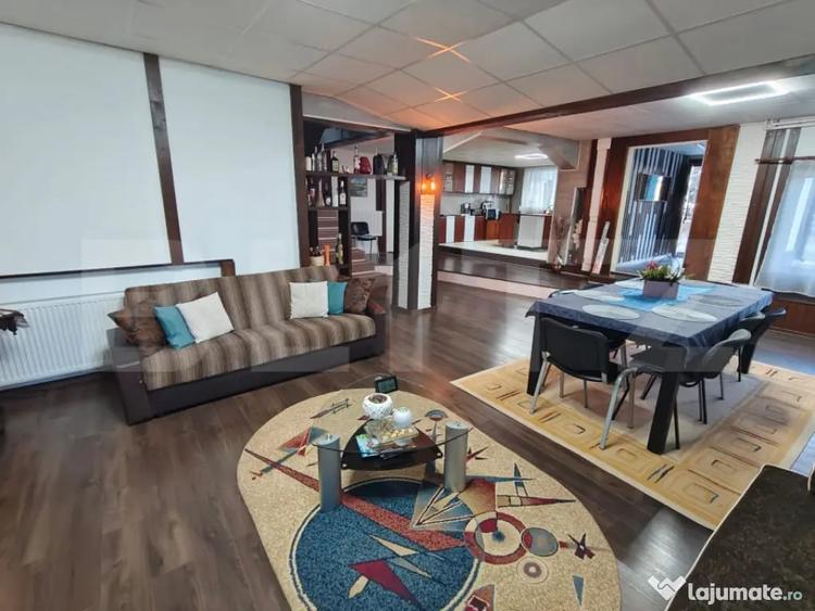 Casă cu 7 camere cu Teren 1430 Mp în Mărișel