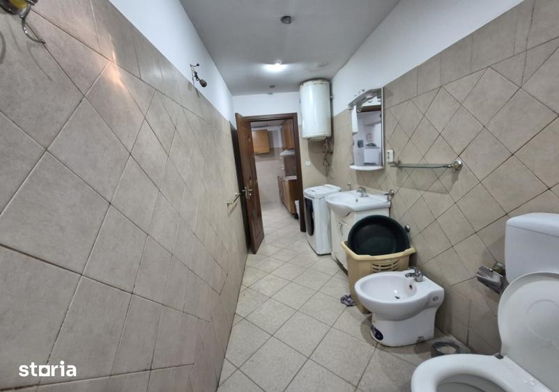 Casă cu 4 camere cu Teren 1933 Mp în Central