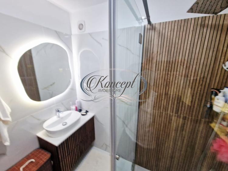 Apartament cu 4 camere semidecomandat, mobilat în Europa