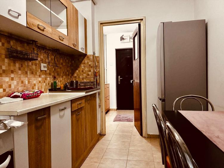 Apartament cu 2 camere semidecomandat, mobilat în P-ța Muncii