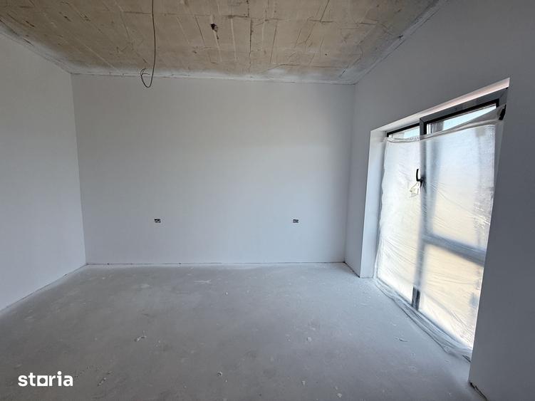 Duplex deosebit, 5 camere, curte generoasa, zona Safirului-Gladiolelor - 2