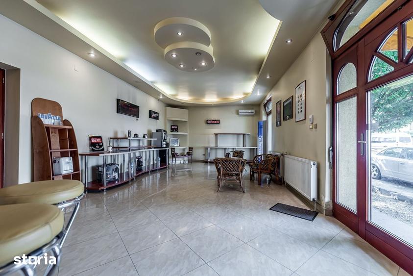Casă cu 10 camere cu Teren 457 Mp în Central