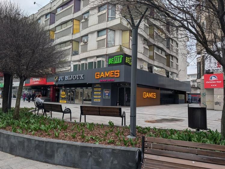 Spațiu comercial, de 76.599998474121 mp, în Central