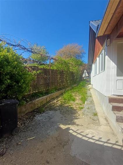 Casă individuală cu 2 camere cu Teren 324.70001220703 Mp în Periferie