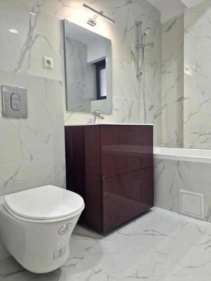 Apartament cu 3 camere decomandat în Polonă
