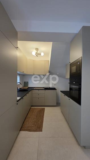 Apartament cu 3 camere decomandat în Tunari