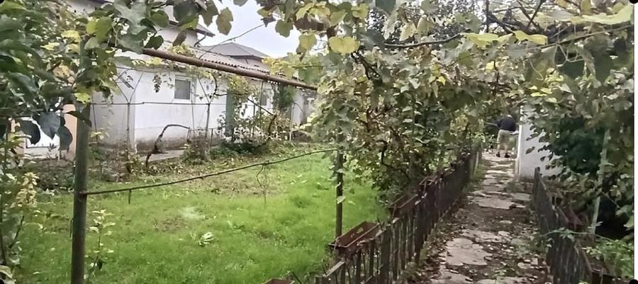 Casă cu 2 camere cu Teren 650 Mp în Central