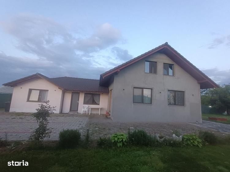 Casă cu 4 camere în Vulcan