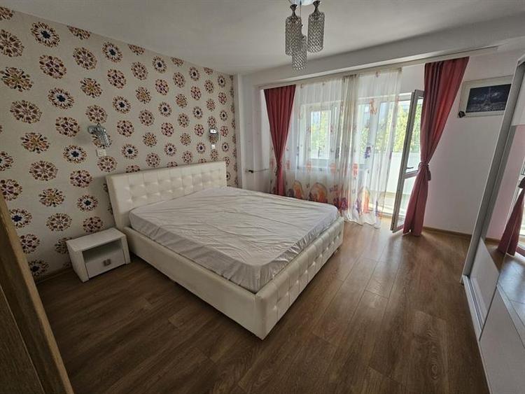 Apartament cu 3 camere semidecomandat, mobilat în Dristor