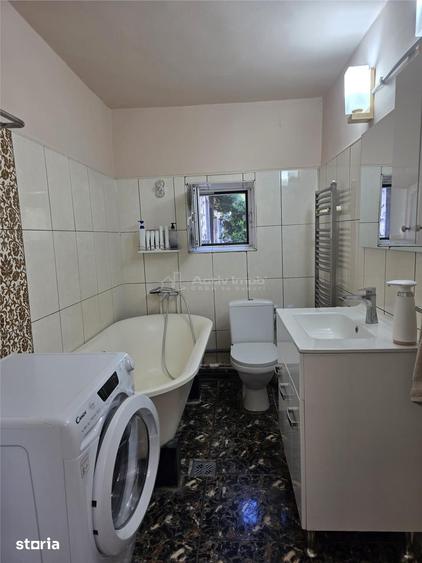 Casă cu 5 camere cu Teren 438 Mp în 23 August