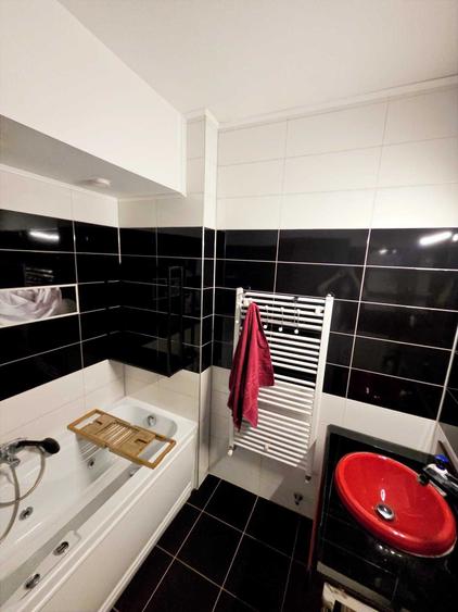 Apartament cu 3 camere decomandat în 13 Decembrie