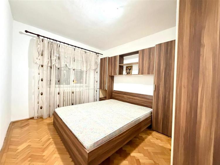 Apartament cu 3 camere decomandat în Nufărul