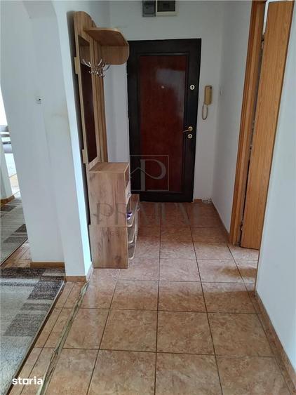 Apartament cu 4 camere decomandat în Girocului