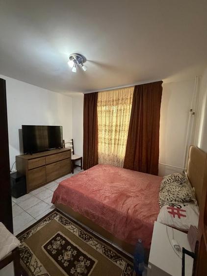 Apartament cu 3 camere decomandat în Sud